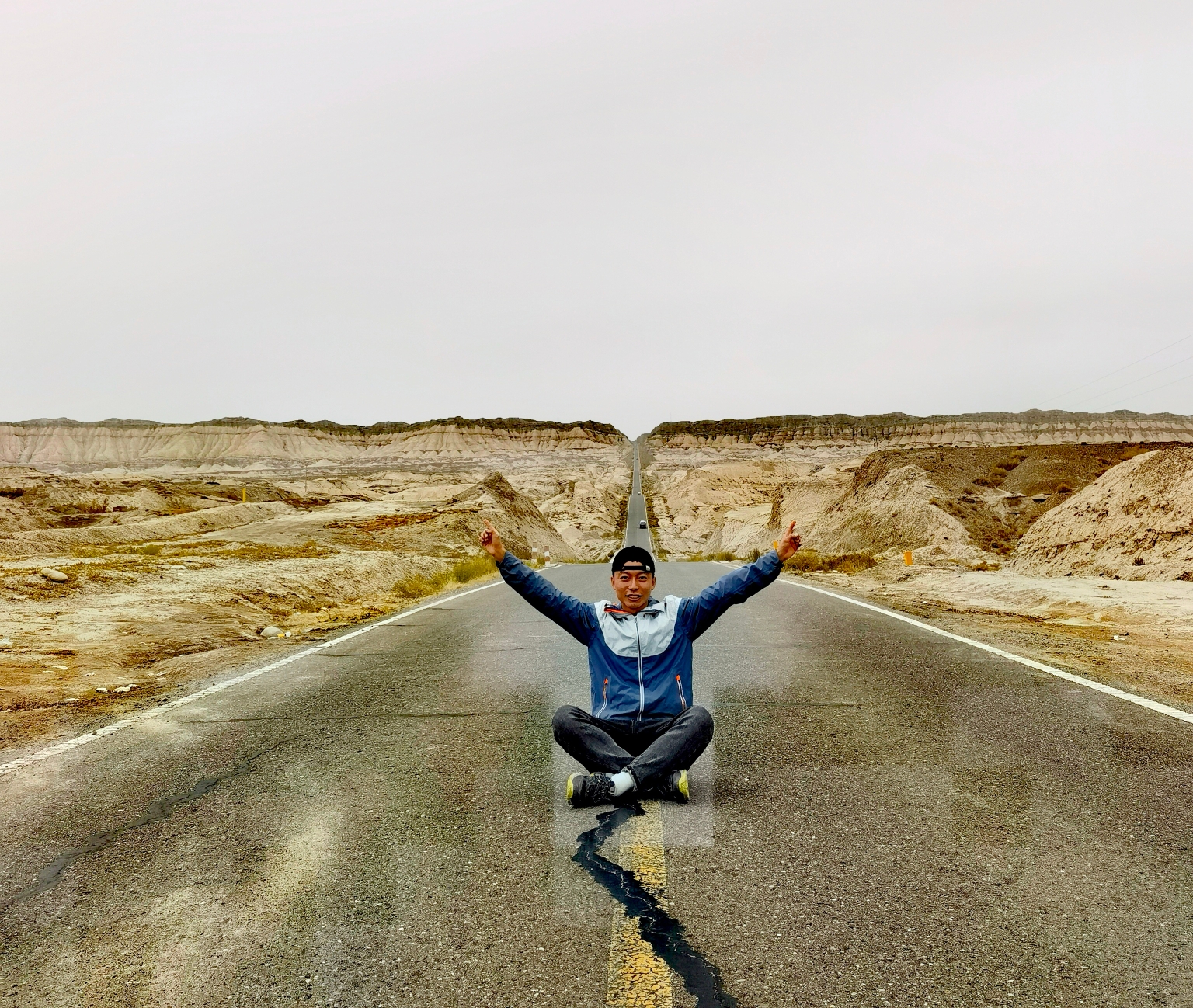 库车——佛壁飞扬罗什凝，突兀嶙峋红褐崖！_游记