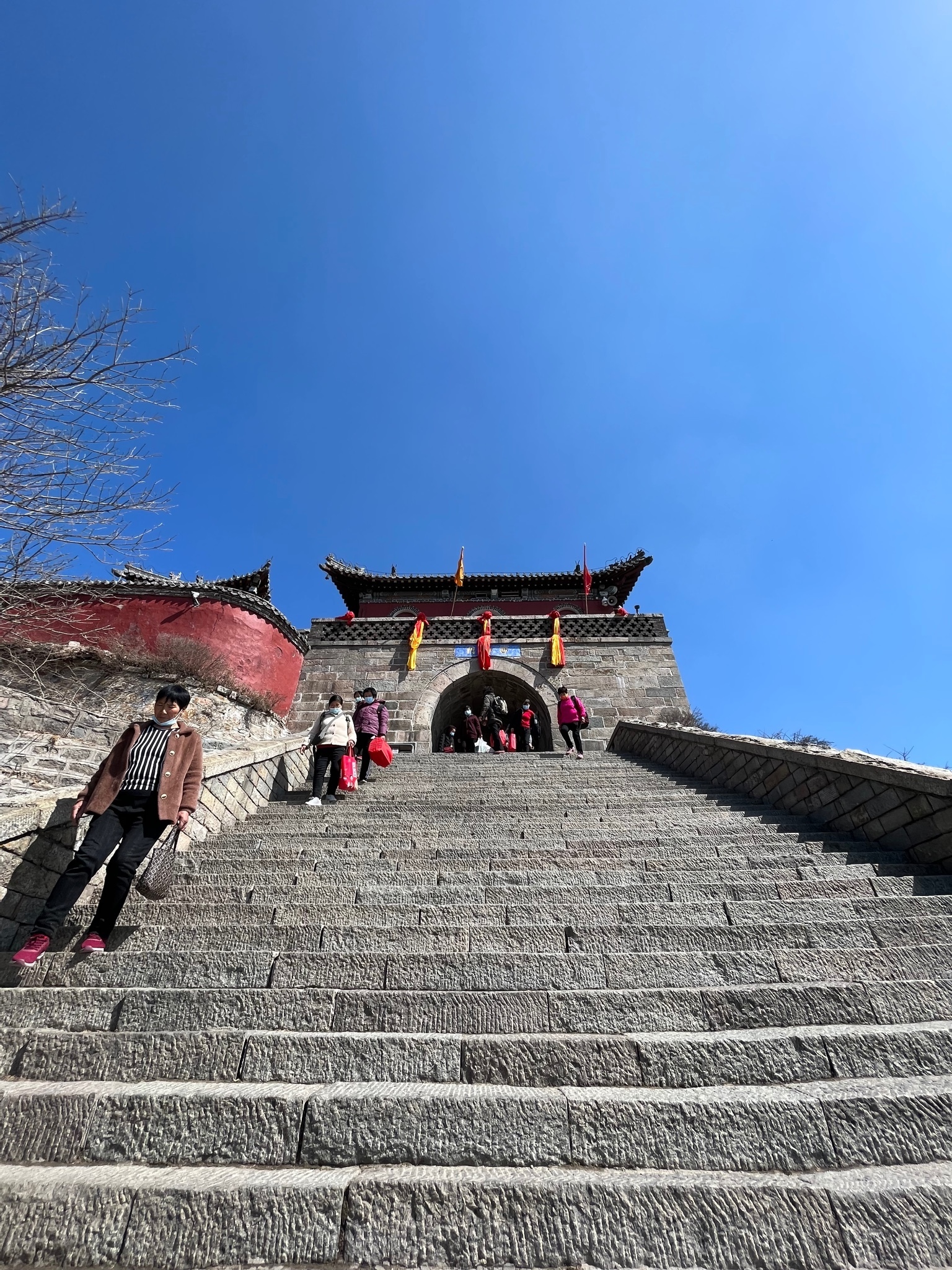 入山东怎可以不爬泰山 所以“我来了”_游记