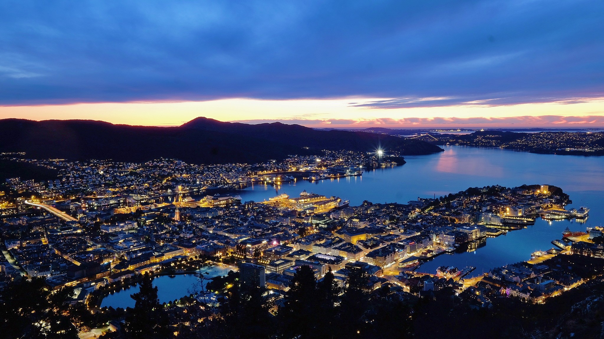 十五天探险北极——卑尔根的雨季_游记