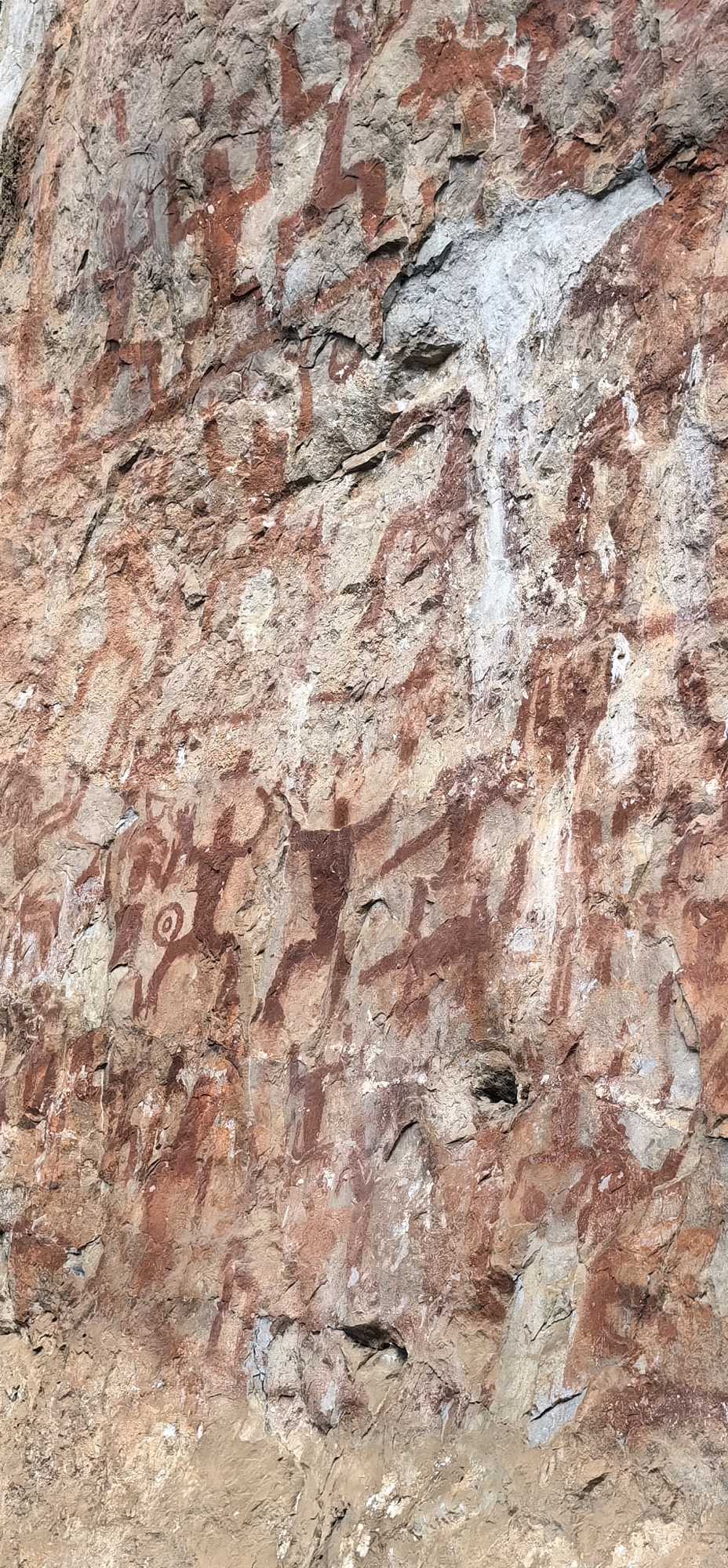 广西左江花山岩画震撼赞叹