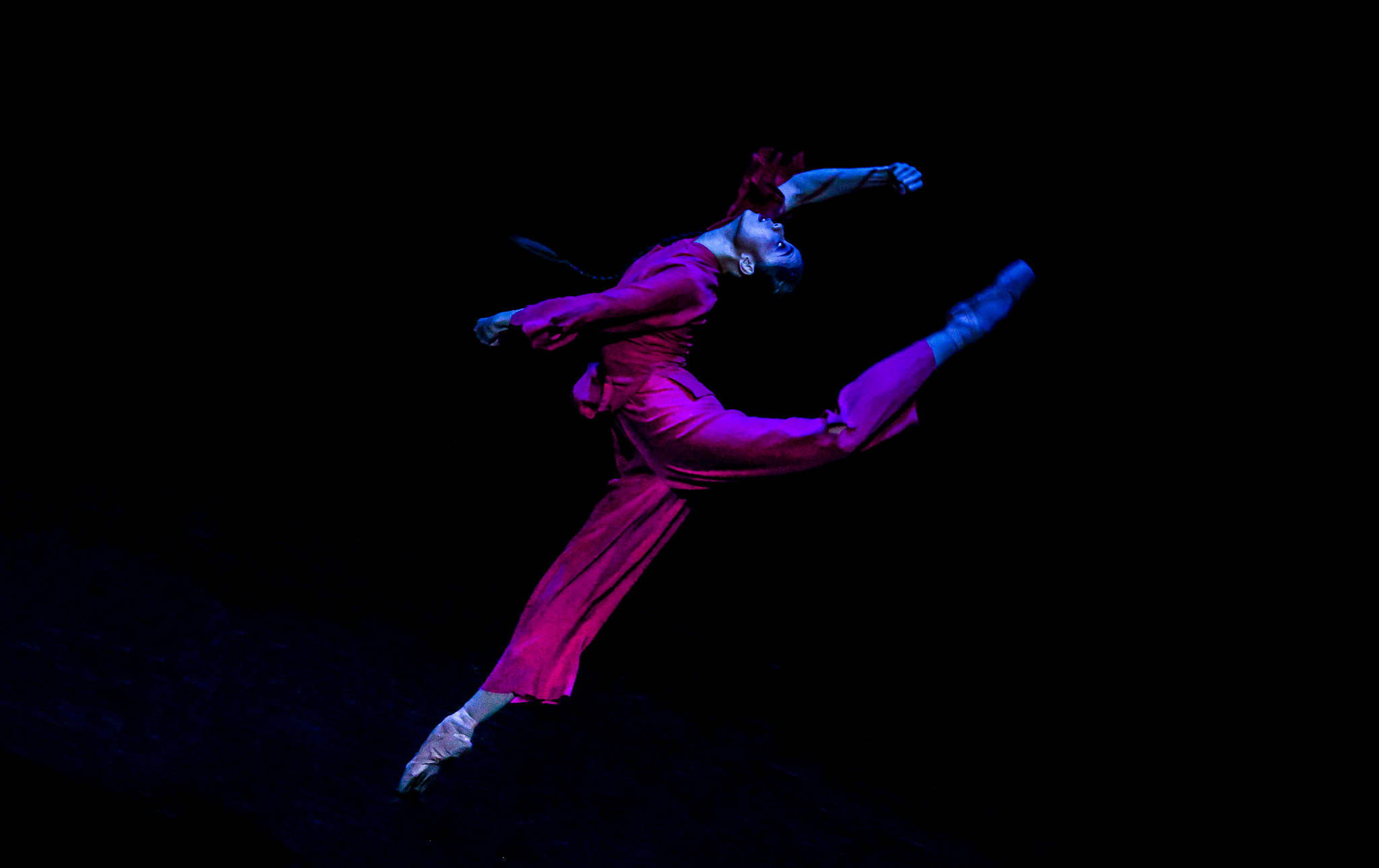 解放碑商圈八一路好吃街6.11.  重庆人民