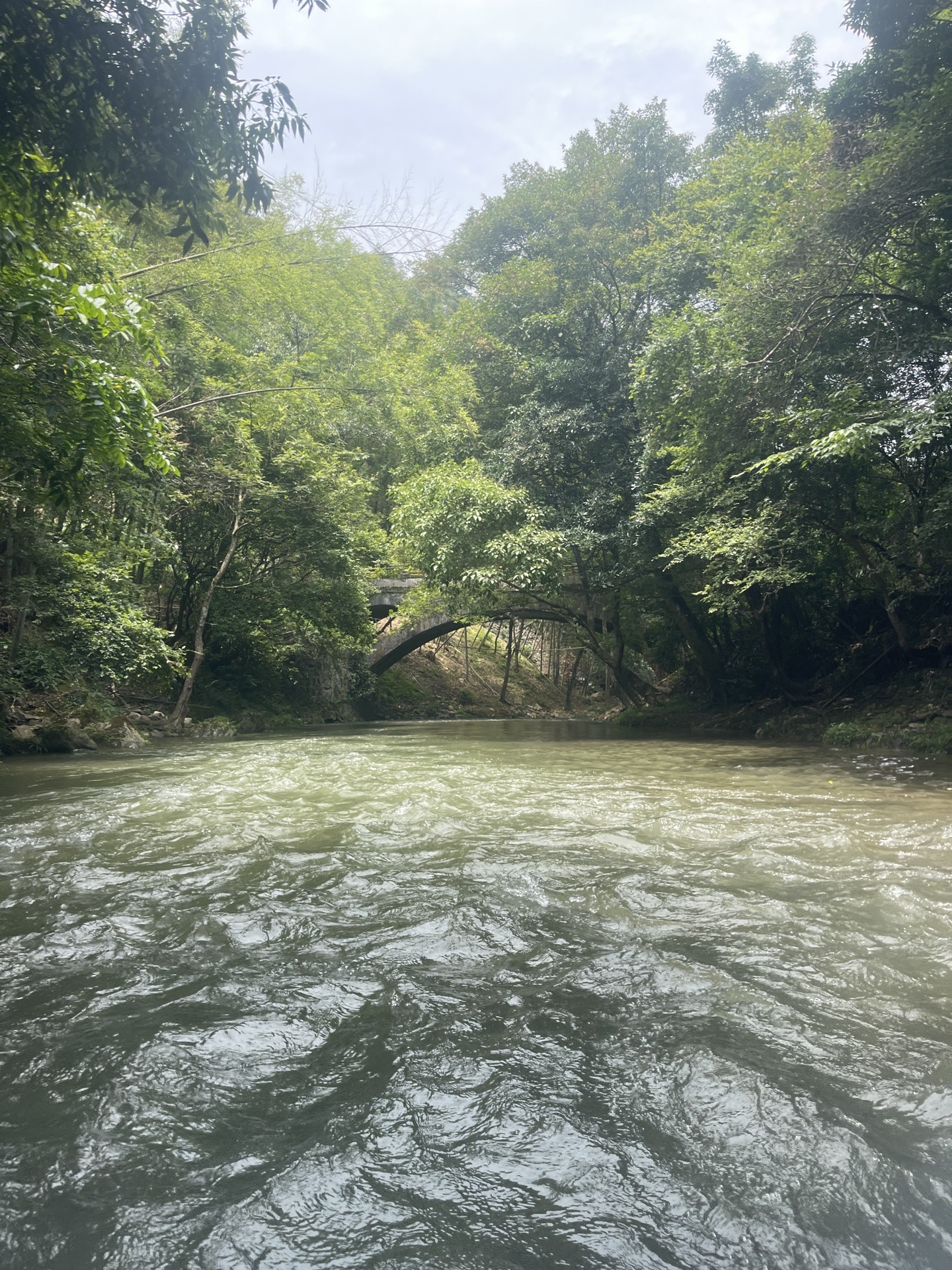 大围山峡谷漂流图片