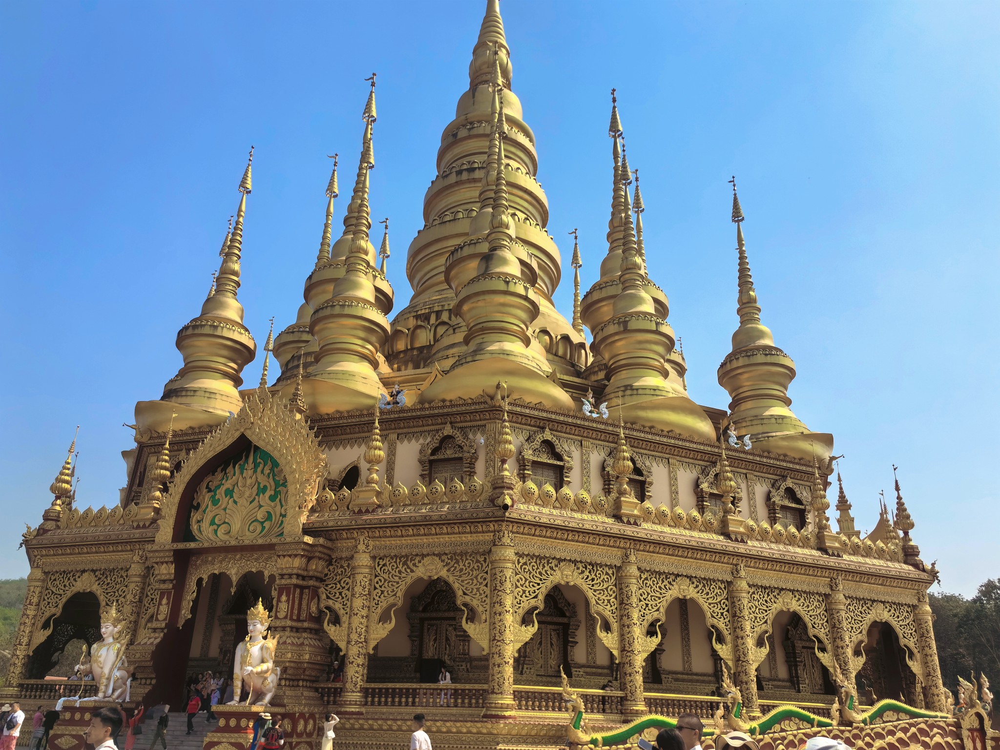 不是泰国去不起而是西双版纳更有性价比来版纳做一次傣族公主吧