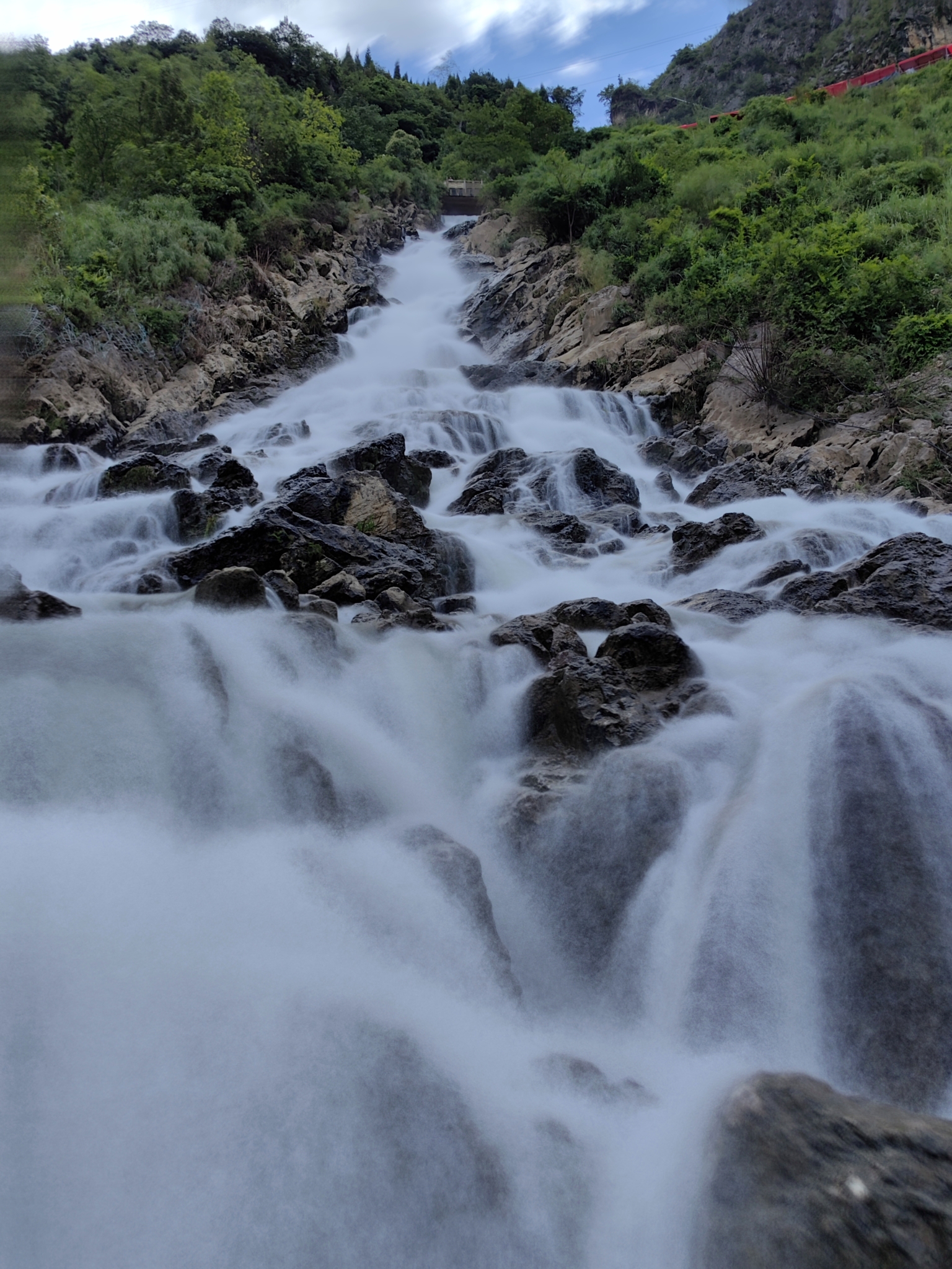 带上丸子去旅行暨贵州瀑布系列之滴水岩·六盘水水城