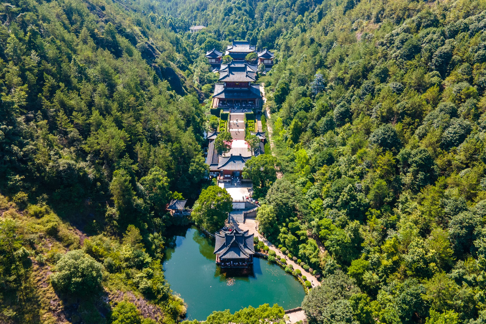 夏天避暑玩水来缙云高山漂流刺激好玩仙都景色美如仙境