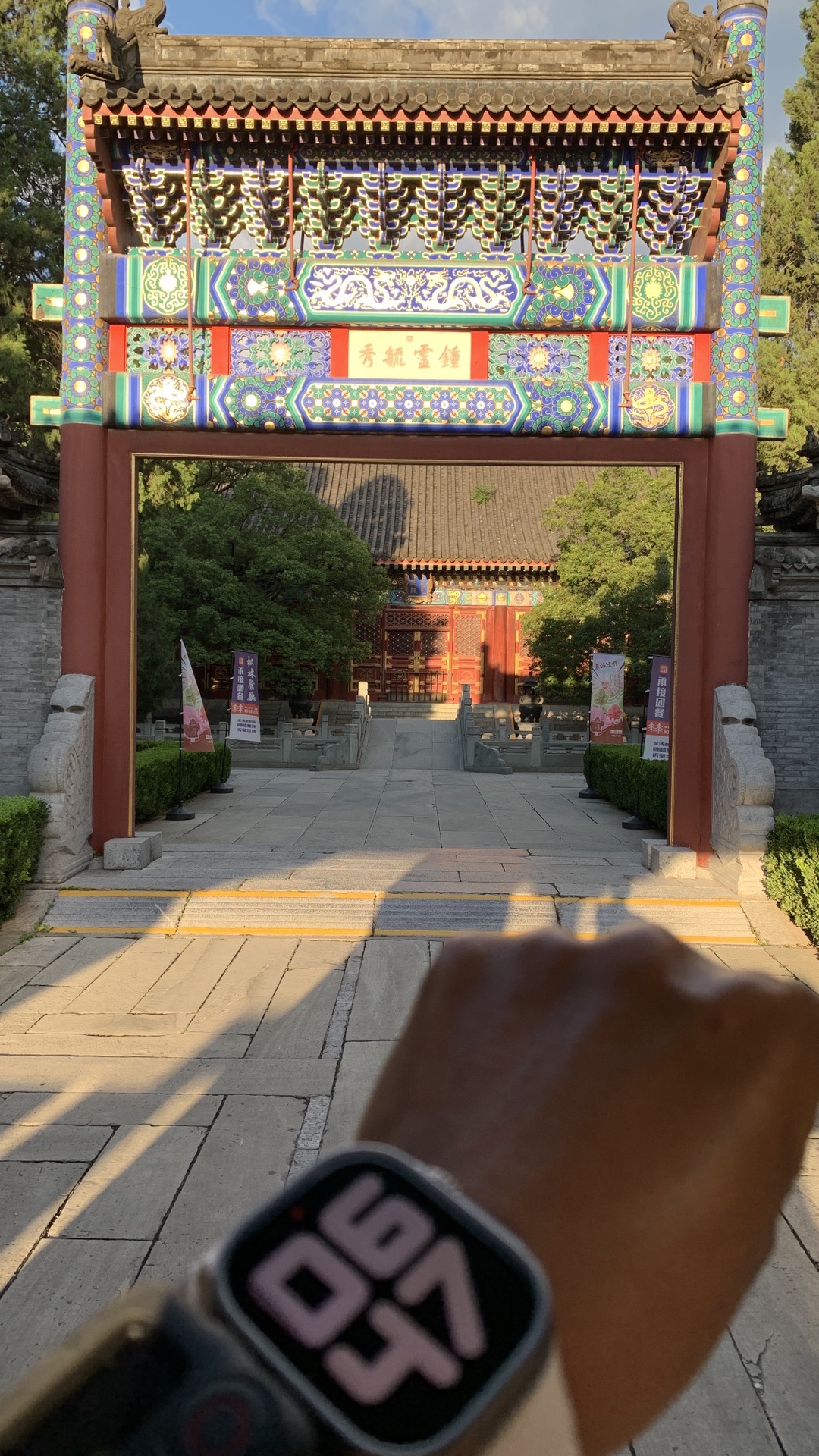 香山公园北门图片