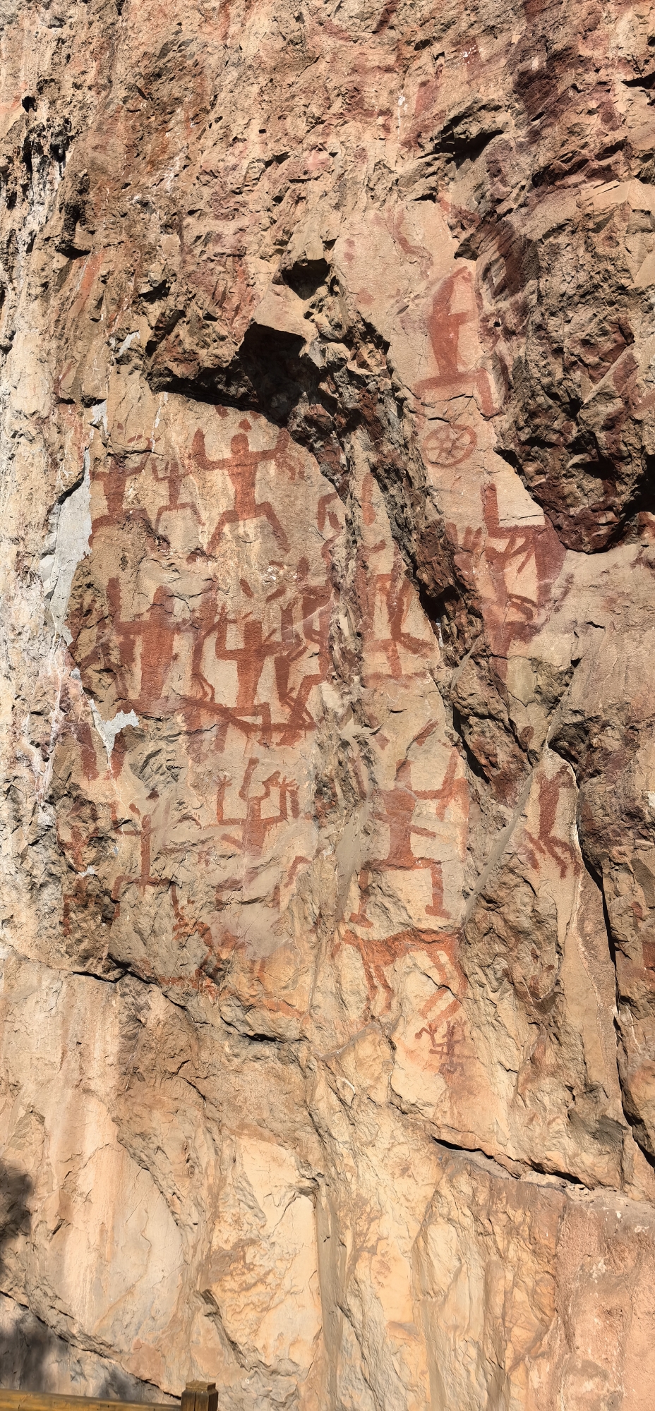 广西左江花山岩画震撼赞叹