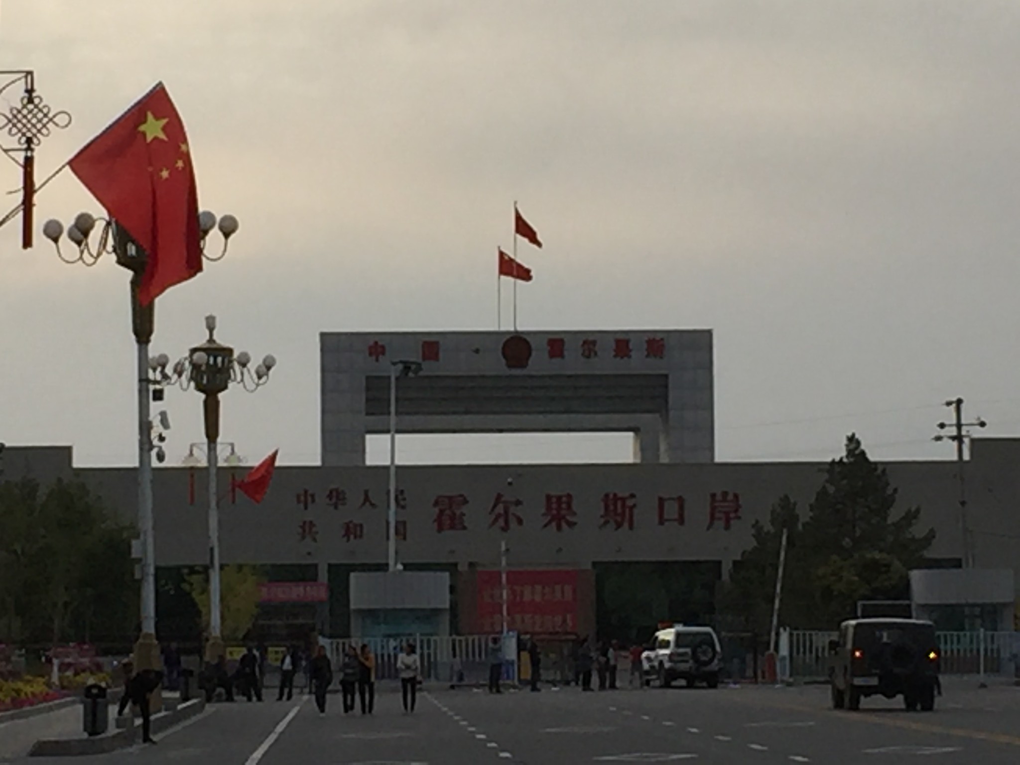 年9月28日,克拉玛依前往伊宁,这一路579公里,将赛里木湖,霍尔果斯口岸