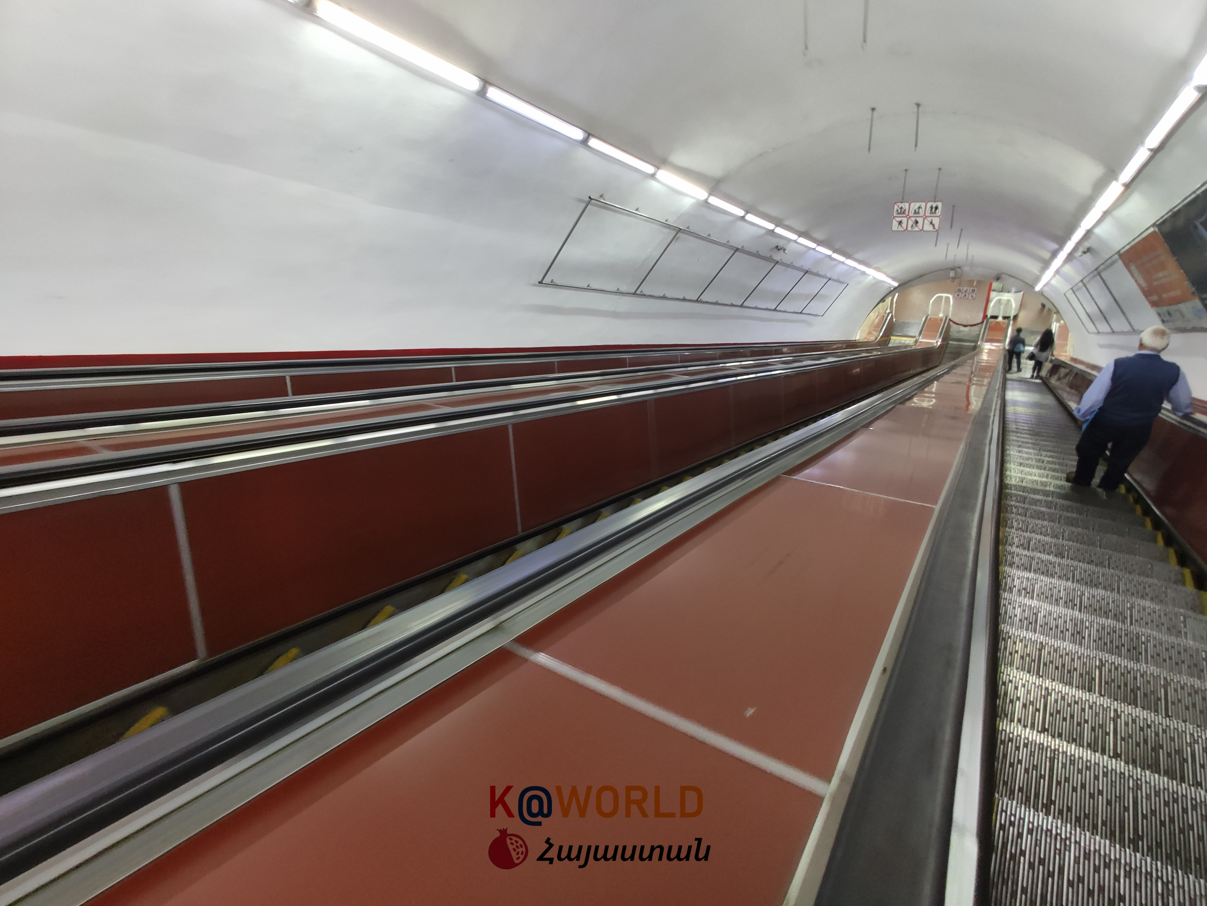 埃里温机场和地铁— 莫斯科转机day 1 初见埃里温,余晖玫瑰城饮食