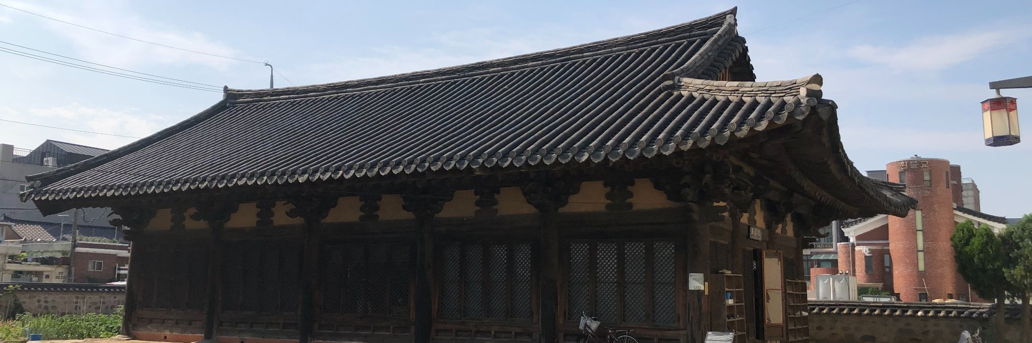 충성 北纬38°以南的战争与和平