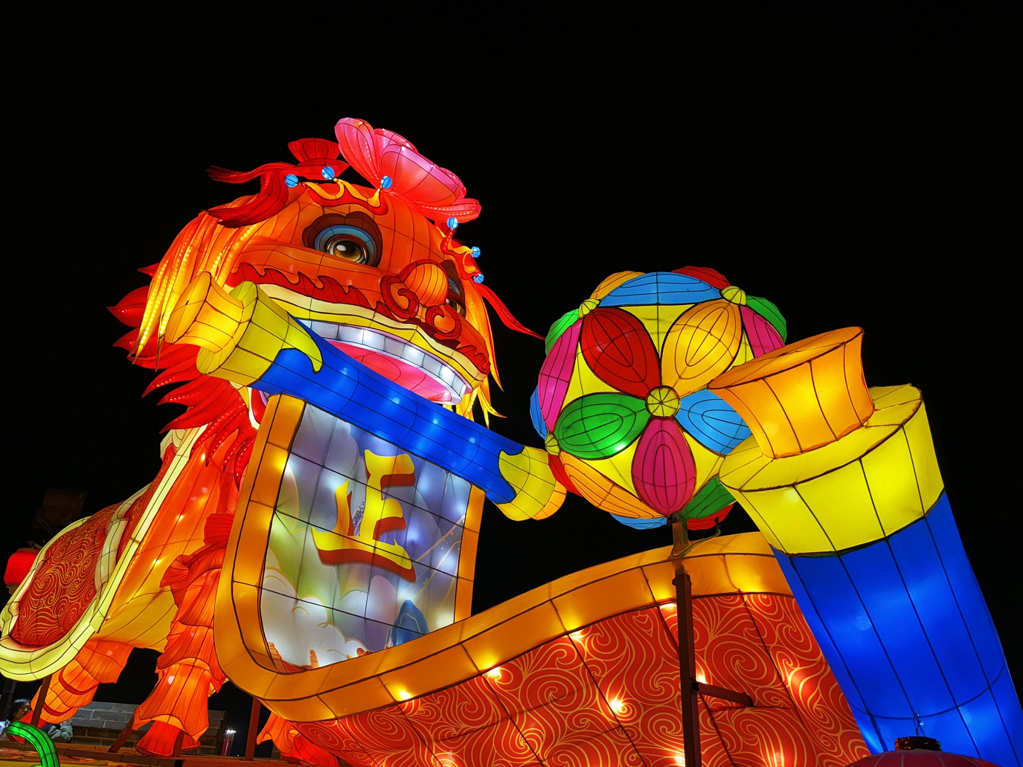 游正定古城赏新春灯会