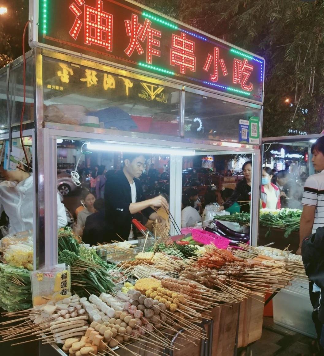 港华广场美食城