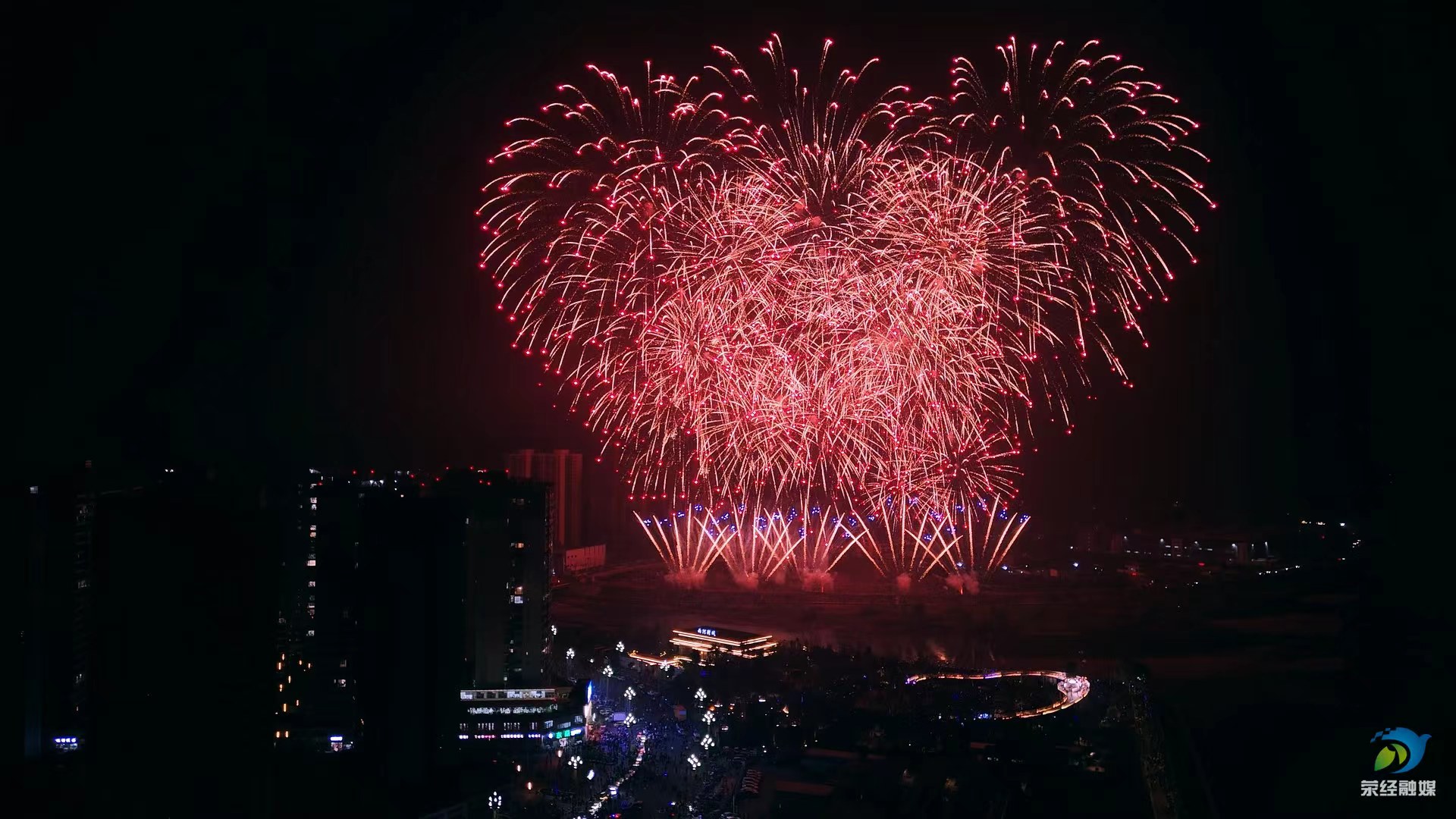 想求婚到荥经，到荥经定终身！荥经用“焰火”向你道声“新年快乐” 