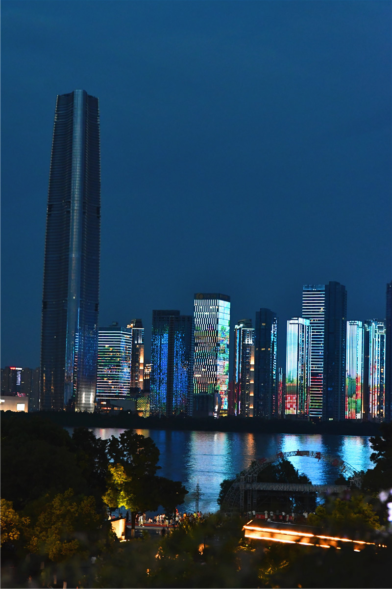 武汉世贸中心夜景图片