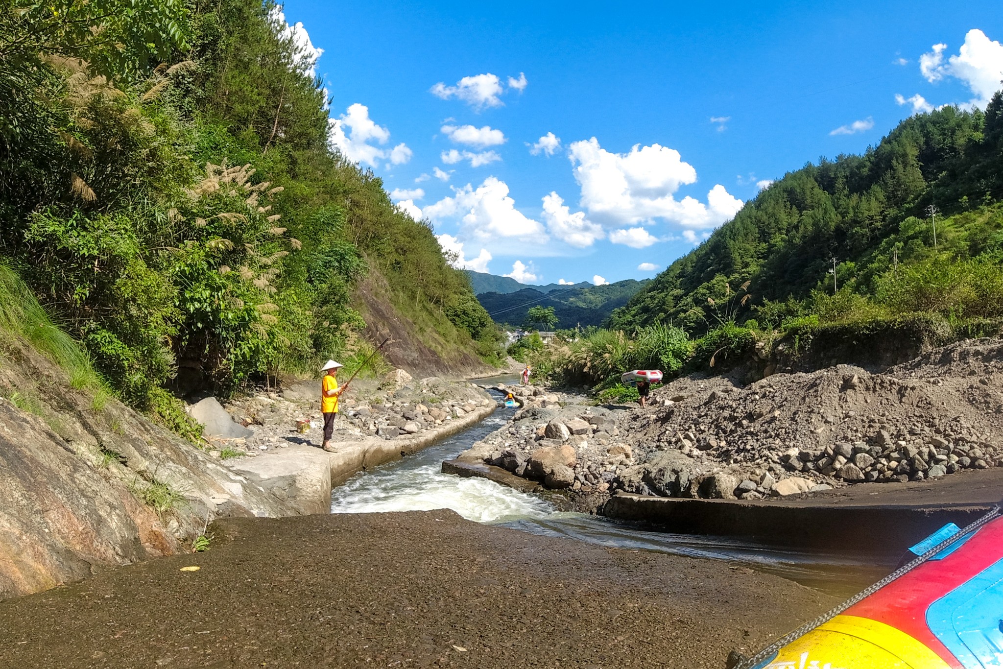 夏天避暑玩水来缙云,高山漂流刺激好玩,仙都景色美如仙境