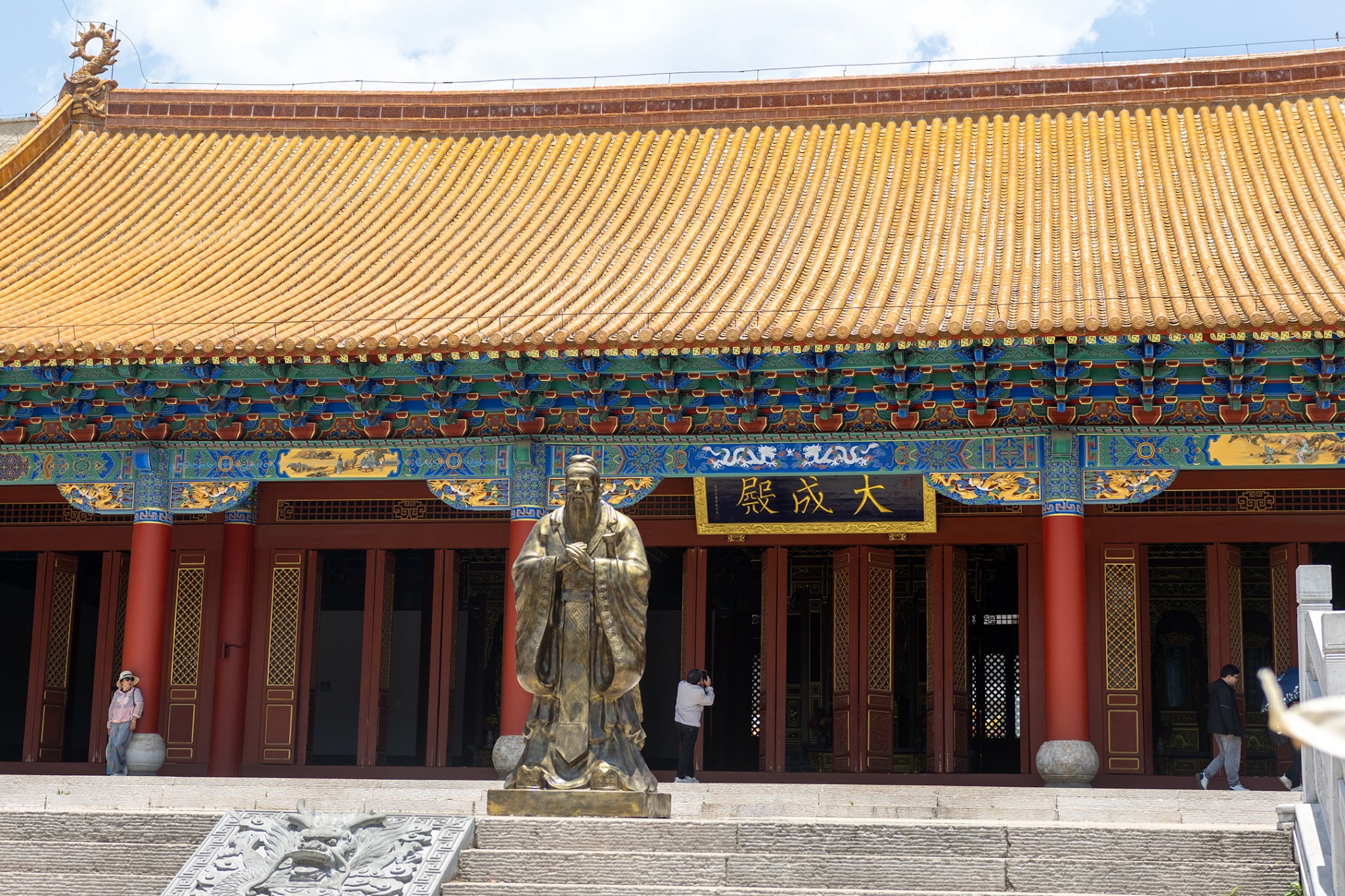 在昆明,滇池边海鸟飞,讲武堂风雷动