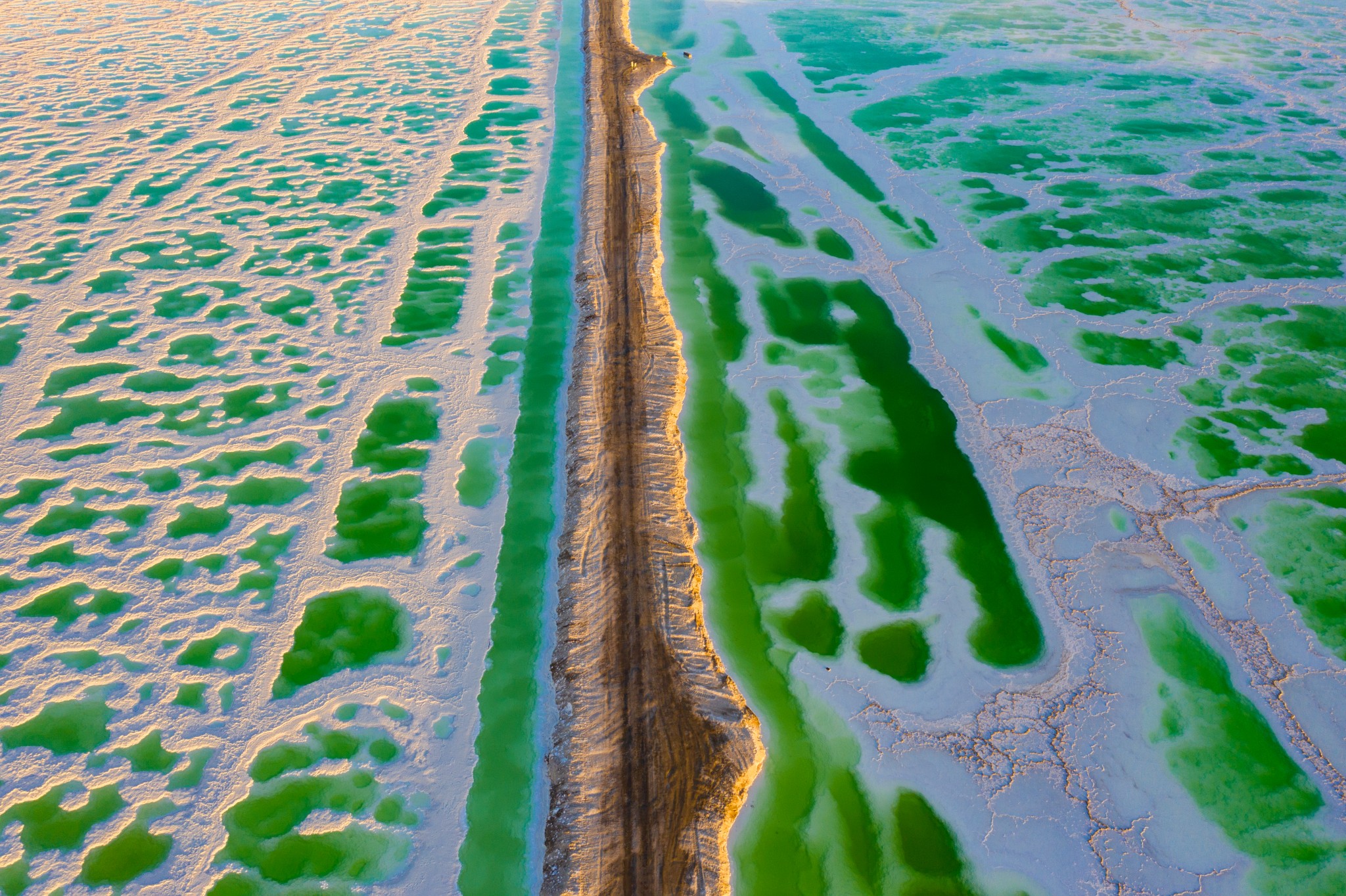 Qinghai Mangya Emerald Lake