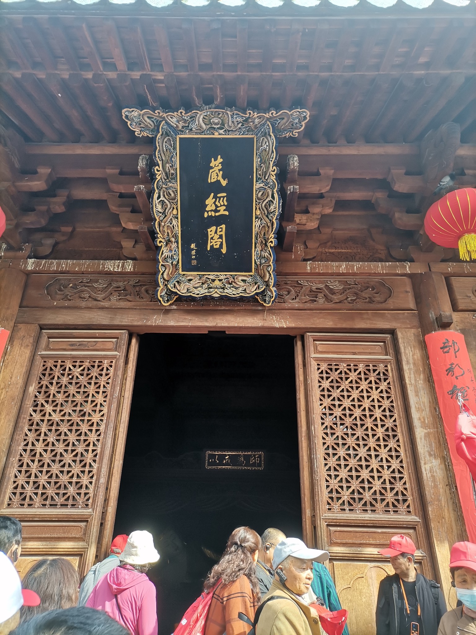 河南揽胜(一)了解少林寺,欣赏洛阳牡丹,看看古代艺术宝库:龙门石窟,快