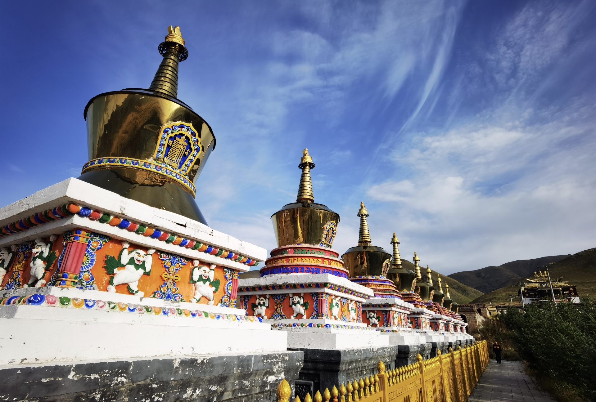 带团到青甘旅游上达板山观景台卓尔山风景区阿柔大寺七彩丹霞嘉峪关关