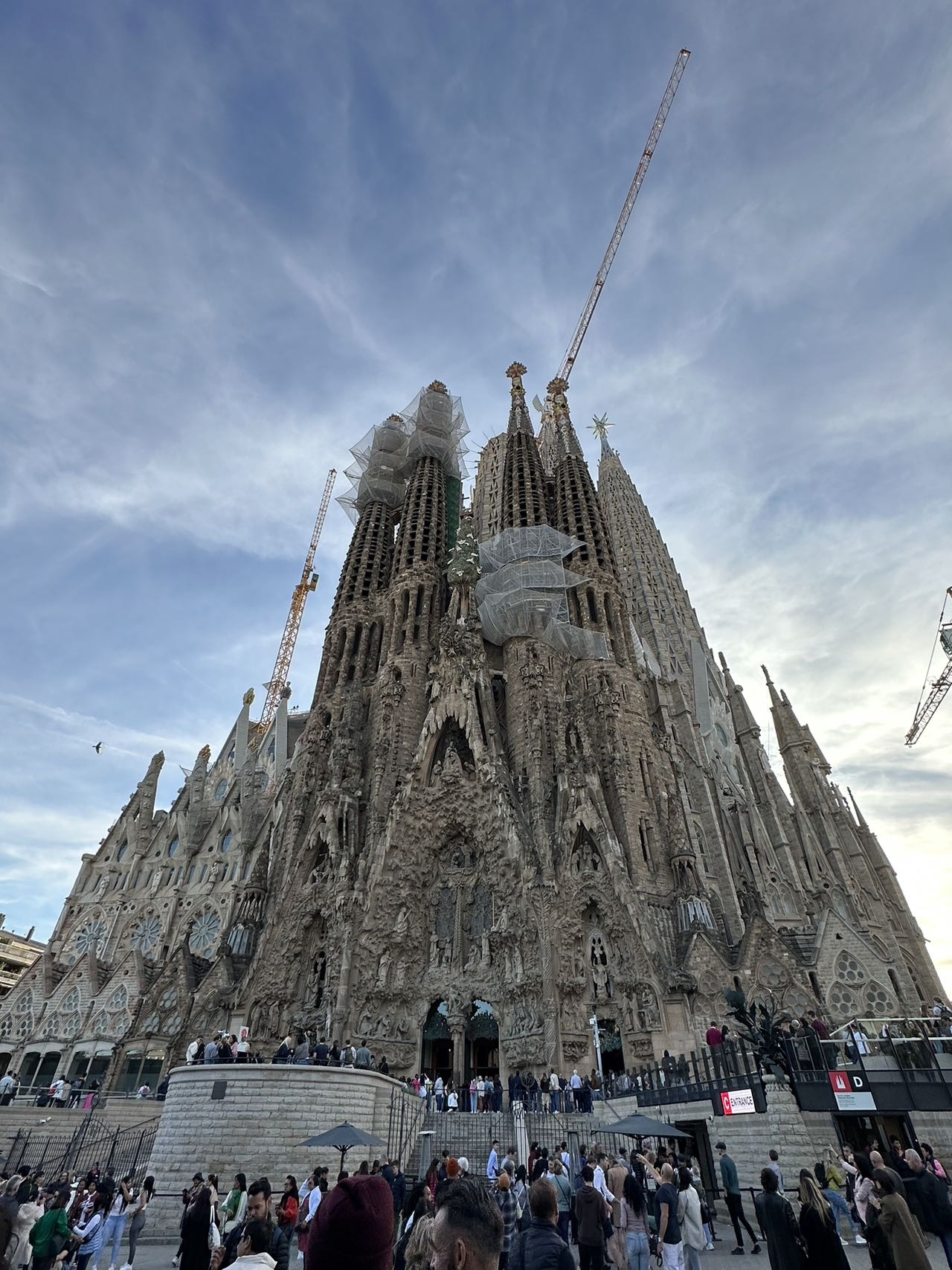 哥伦布纪念塔哥伦布纪念塔巴塞罗那海边公共海滩滨海卡内特圣家大教堂