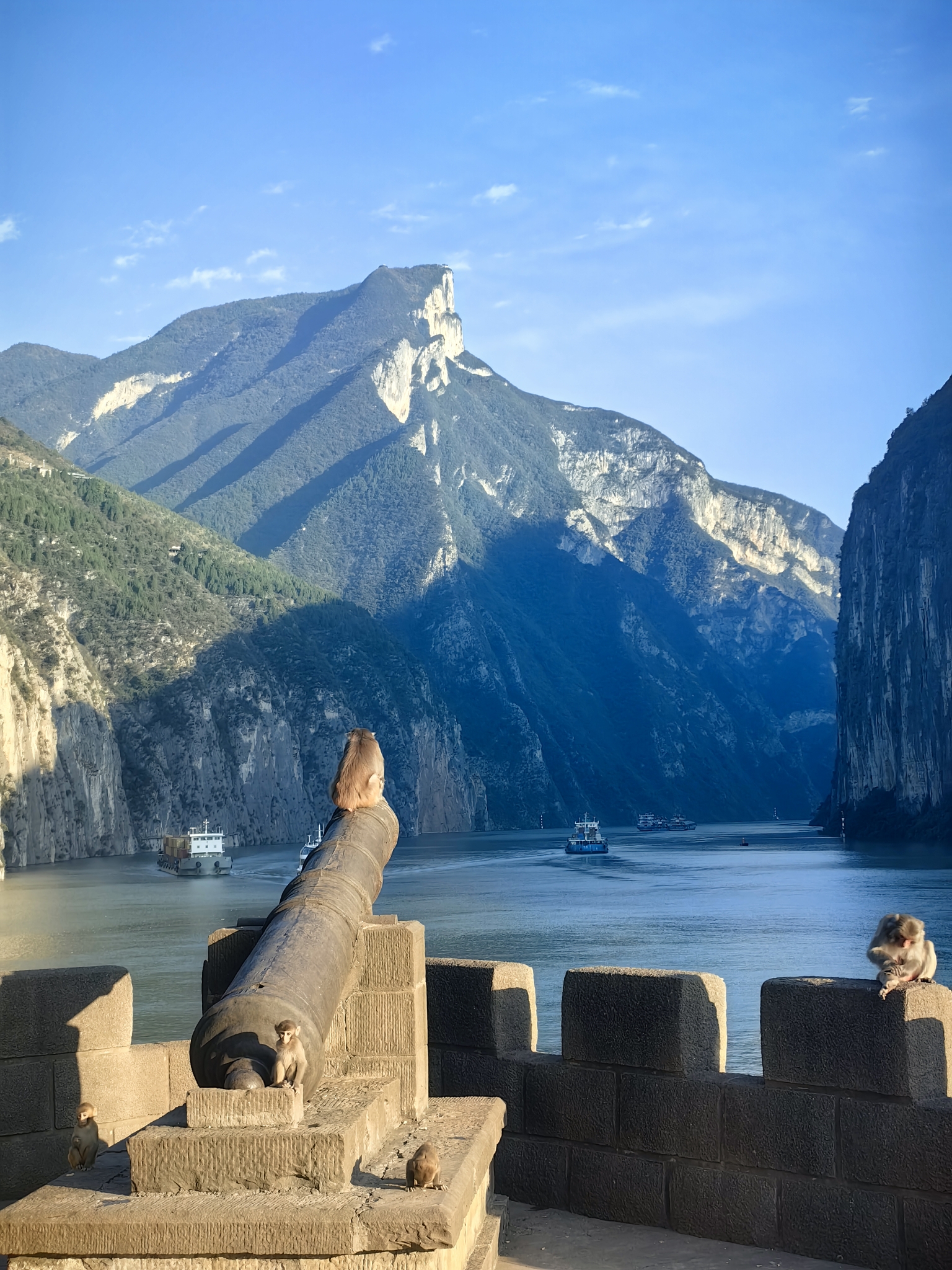过夔门，穿瞿塘，观巫峡——三峡行记之奉..