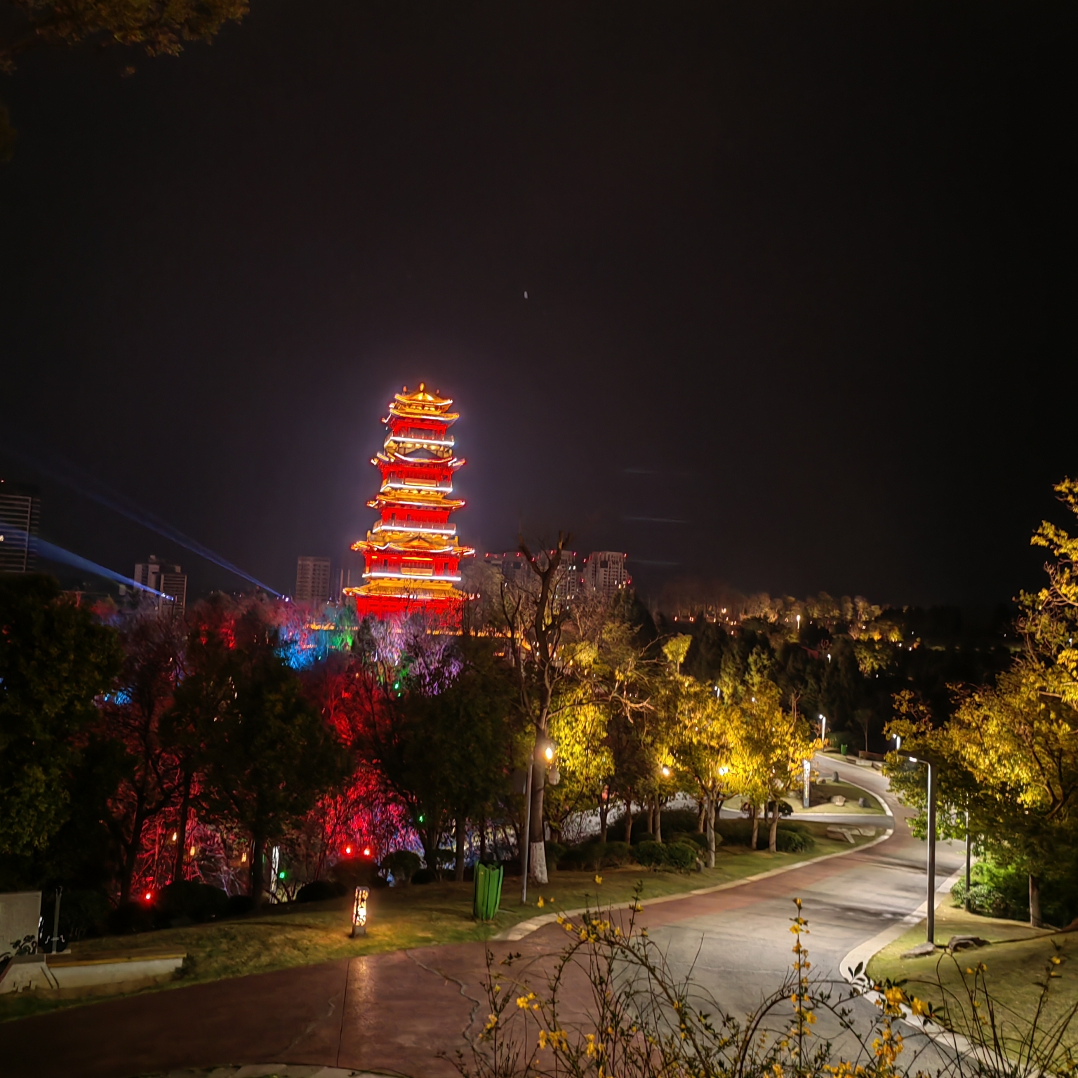 简阳鳌山公园夜景图片