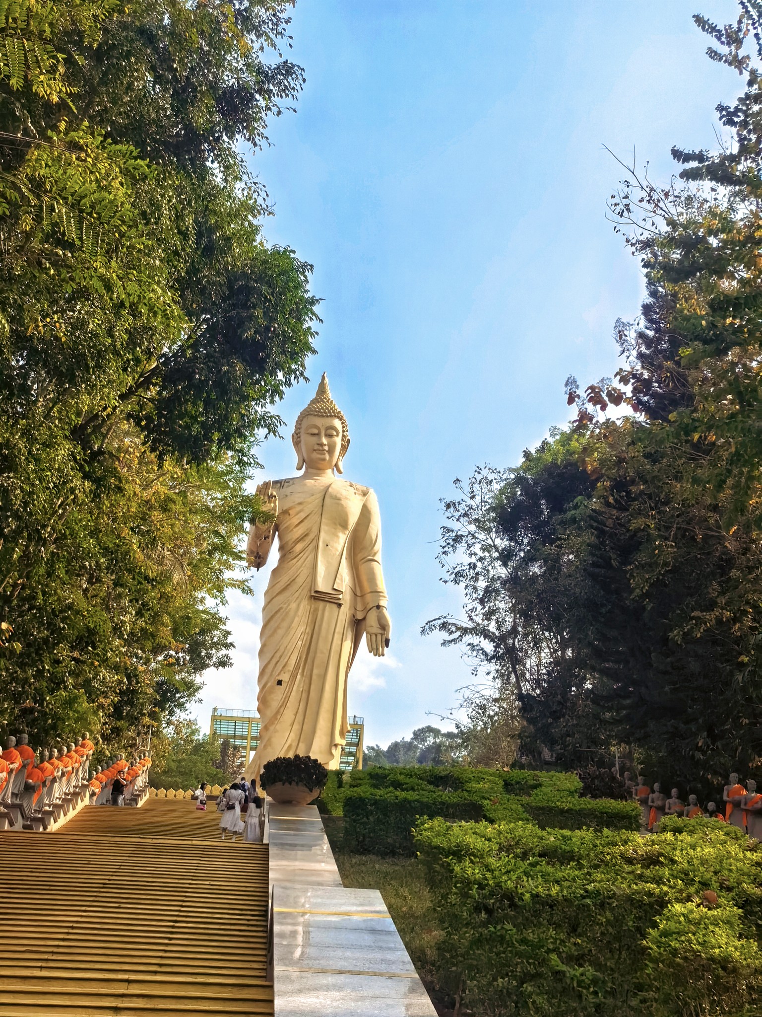 不是泰国去不起而是西双版纳更有性价比来版纳做一次傣族公主吧